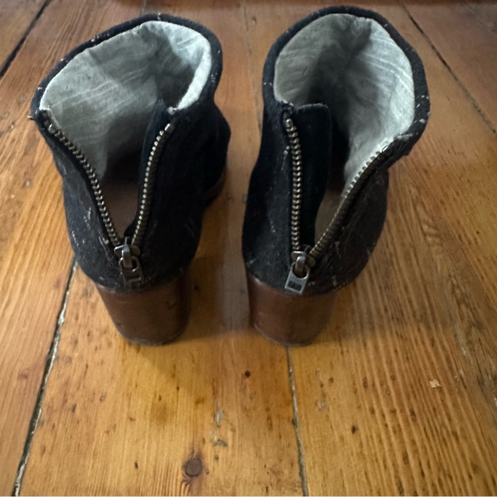 TOMS Zip Up Ankle Boot - Picture 7 of 7